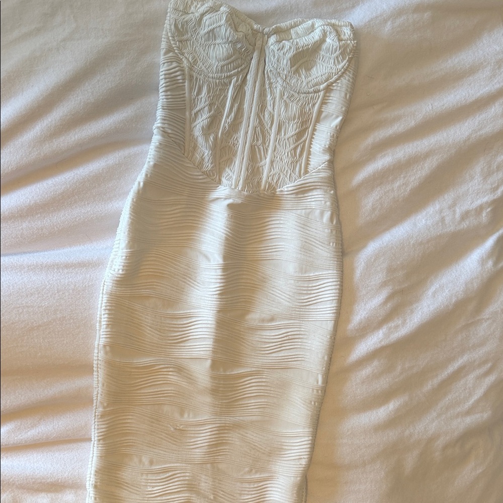 PrettyLittleThing Strapless White Dress